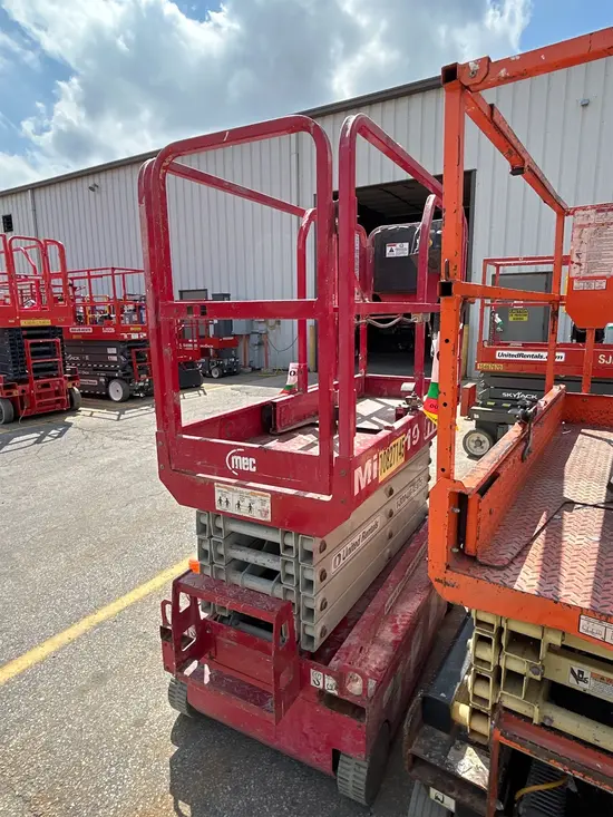 2018 MEC MICRO 19 Scissor Lift