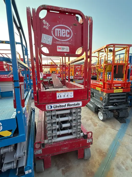 2019 MEC MICRO 19 Scissor Lift