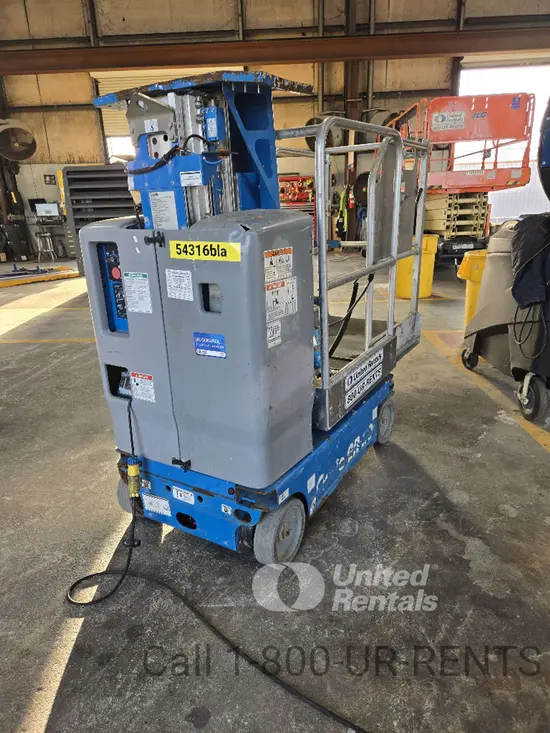 2017 Genie GR-12 Self-Propelled One-Person Lift