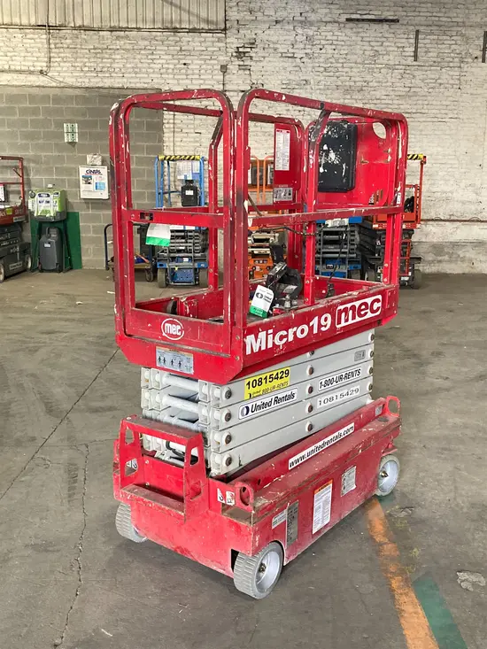 2018 MEC MICRO 19 Scissor Lift