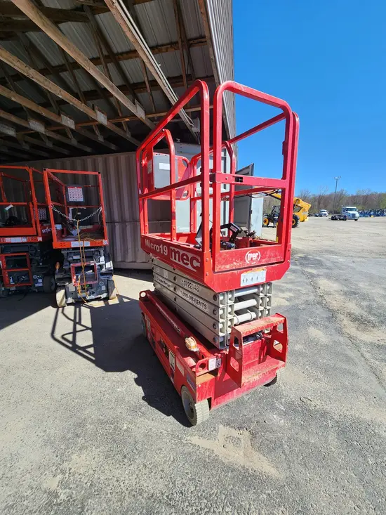 2018 MEC MICRO 19 Scissor Lift
