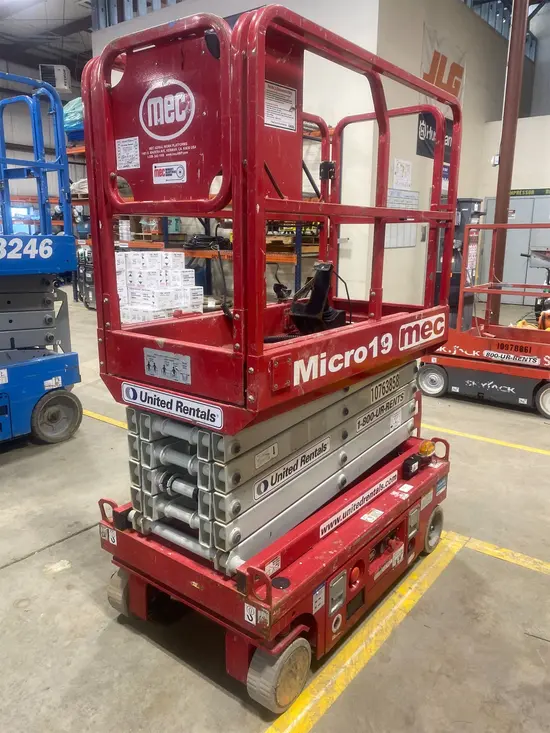 2018 MEC MICRO 19 Scissor Lift