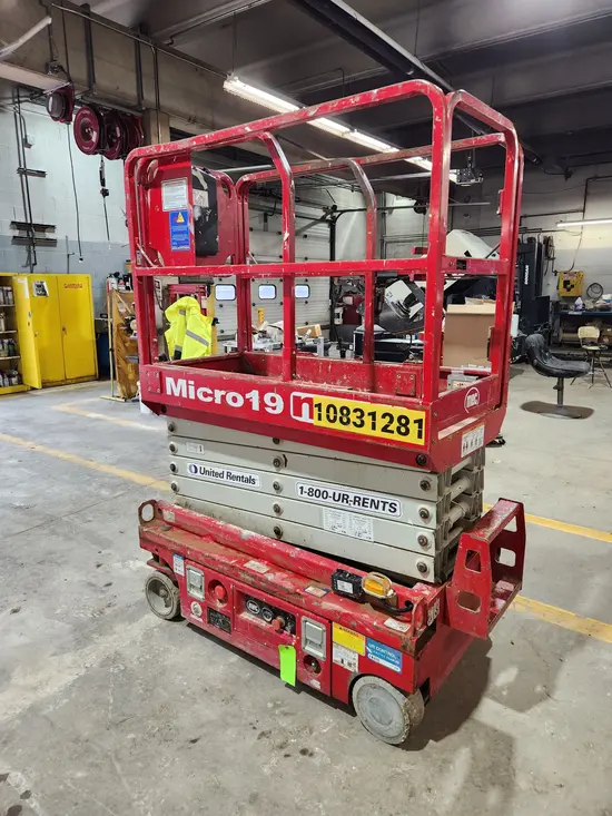 2018 MEC MICRO 19 Scissor Lift