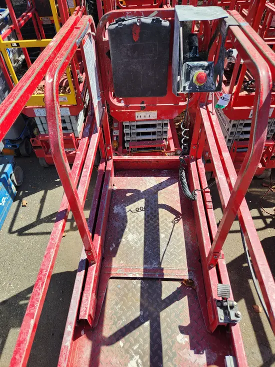 2018 MEC MICRO 19 Scissor Lift