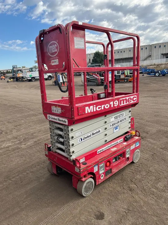 2018 MEC MICRO 19 Scissor Lift