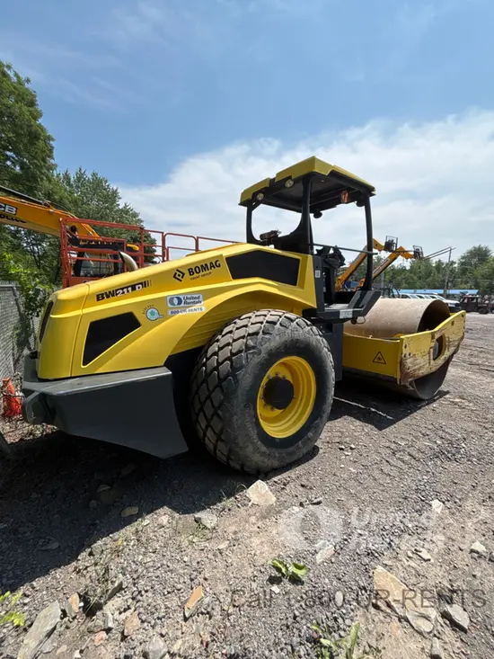 2021 BOMAG BW211D-5 Single Drum Roller