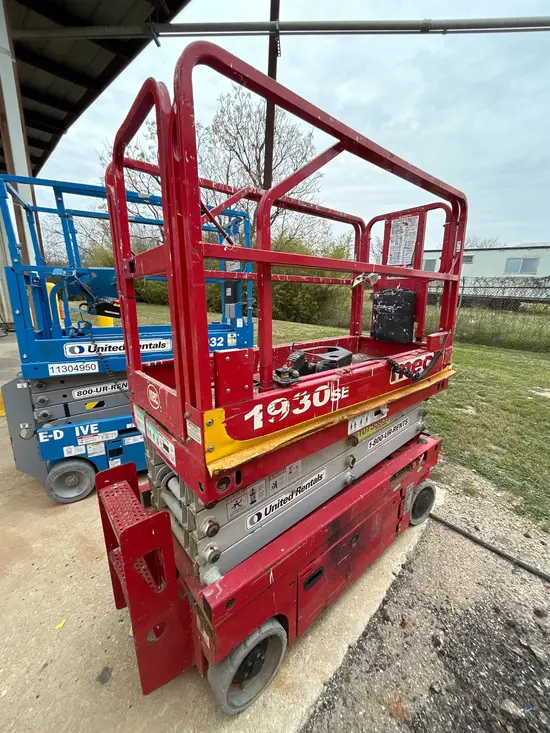 2018 MEC 1930SE Scissor Lift