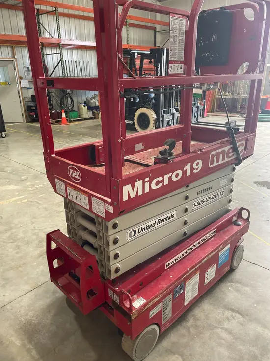 2018 MEC MICRO 19 Scissor Lift