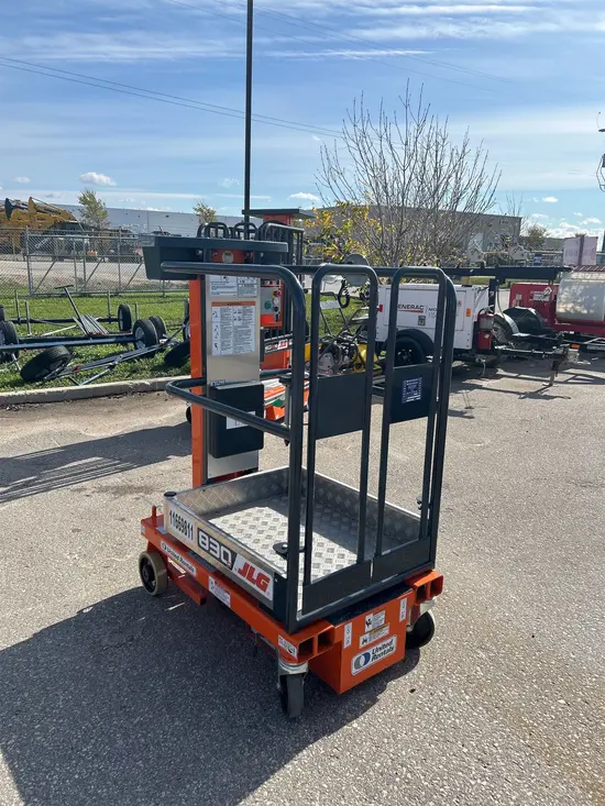 2023 JLG 830P Pusharound Lift