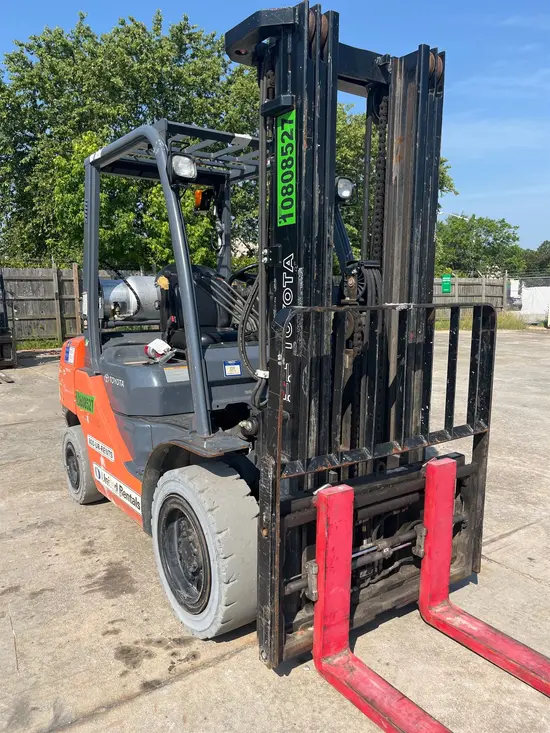 2018 Toyota 8FGU30 Warehouse Forklift