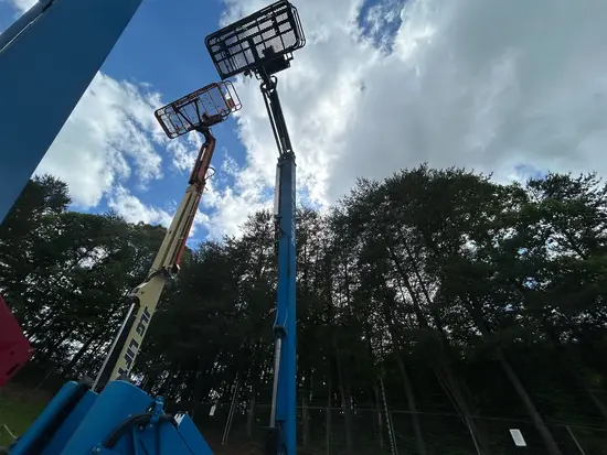 2017 Genie Z-60/37 DC Articulating Boom Lift