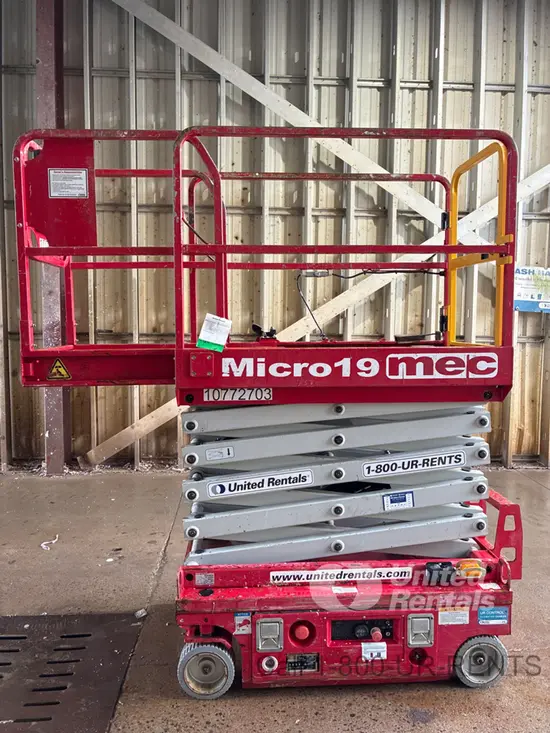 2018 MEC MICRO 19 Scissor Lift