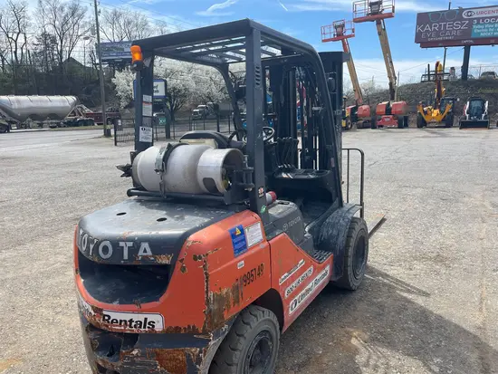 2019 Toyota 8FGU30 Warehouse Forklift