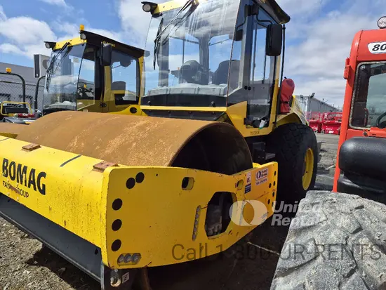 2021 BOMAG BW211D-5 Single Drum Roller
