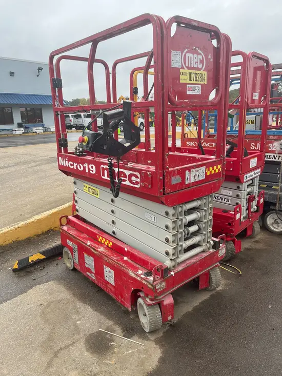 2018 MEC MICRO 19 Scissor Lift