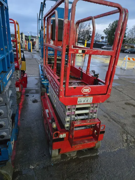 2019 MEC MICRO 19 Scissor Lift