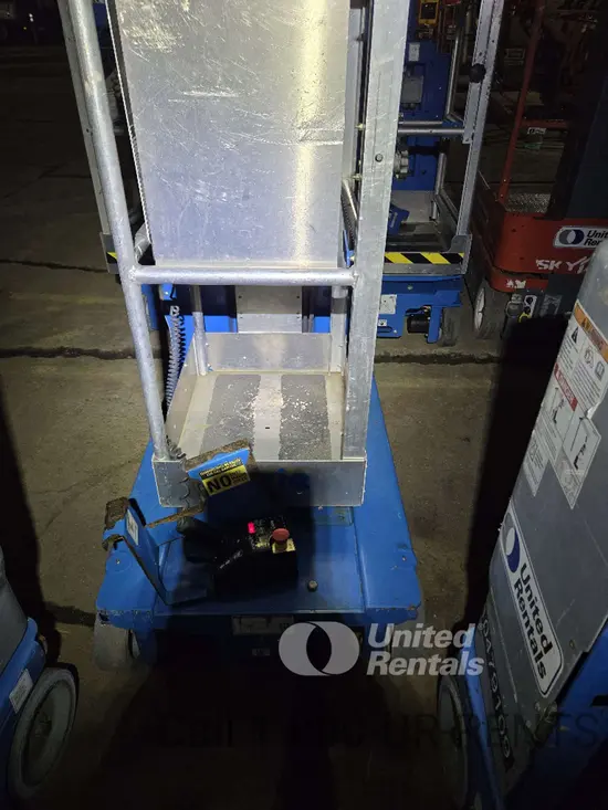 2017 Genie GR-20 Self-Propelled One-Person Lift