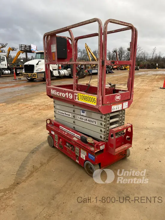 2019 MEC MICRO 19 Scissor Lift