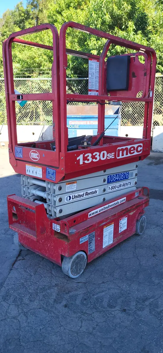2018 MEC 1330SE Scissor Lift