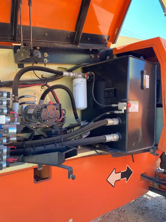2013 JLG 800AJ Articulating Boom Lift