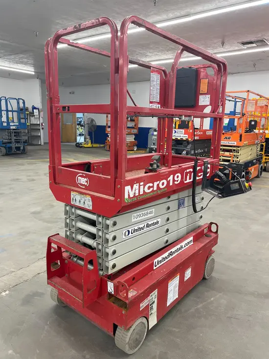 2019 MEC MICRO 19 Scissor Lift