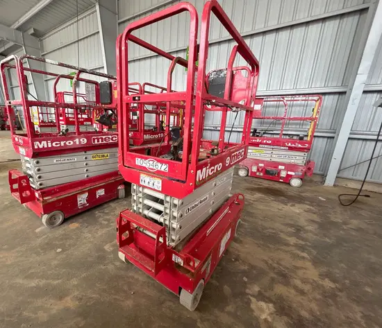2019 MEC MICRO 19 Scissor Lift