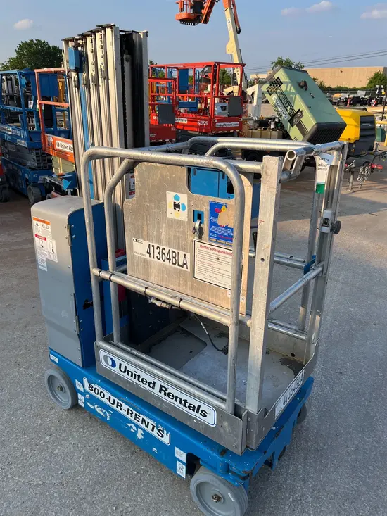 2017 Genie GR-20 Self-Propelled One-Person Lift