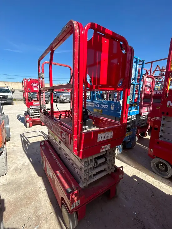 2017 MEC 1330SE Scissor Lift