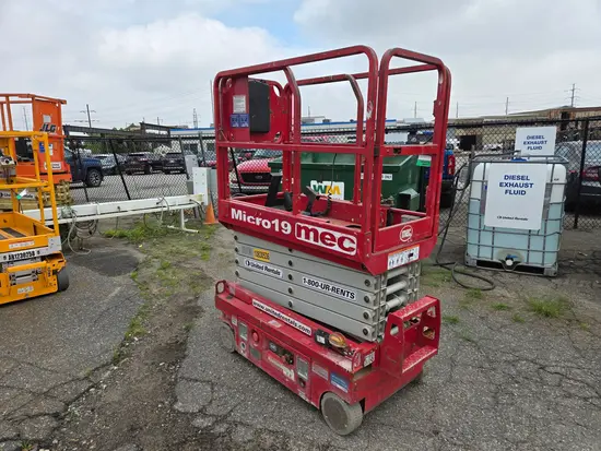 2018 MEC MICRO 19 Scissor Lift