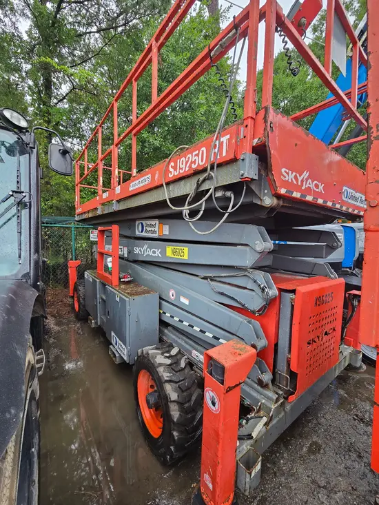 2016 Skyjack SJ9250RT Rough Terrain Scissor Lift