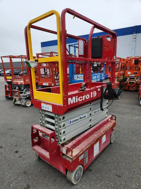 2018 MEC MICRO 19 Scissor Lift