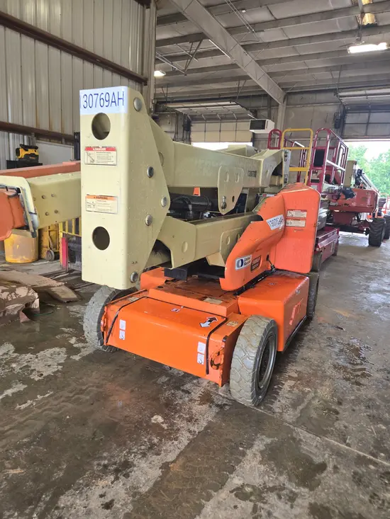 2013 JLG E400AJPN Articulating Boom Lift