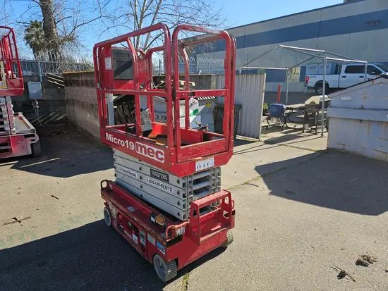 2018 MEC MICRO 19 Scissor Lift