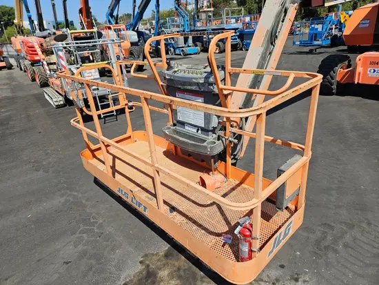 2013 JLG 800AJ Articulating Boom Lift