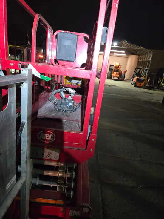 2019 MEC MICRO 19 Scissor Lift