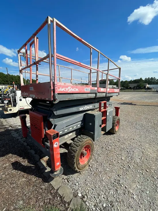 2016 Skyjack SJ8841RT Rough Terrain Scissor Lift