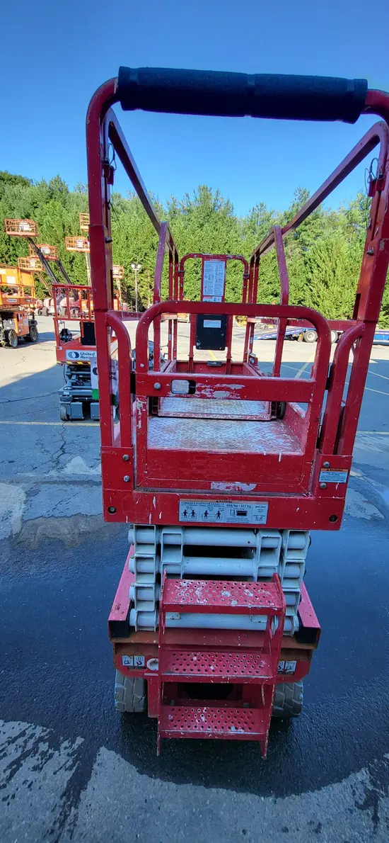 2017 MEC 2632SE Scissor Lift