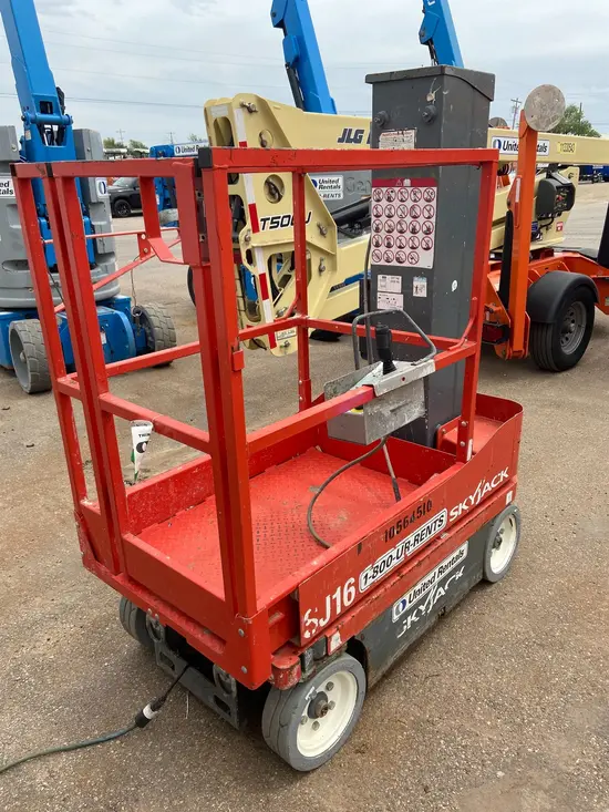 2017 Skyjack SJ16 Self-Propelled One-Person Lift