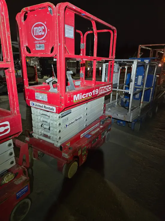 2019 MEC MICRO 19 Scissor Lift