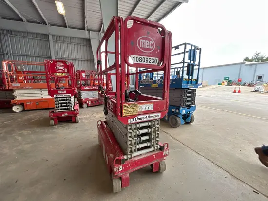 2018 MEC MICRO 19 Scissor Lift