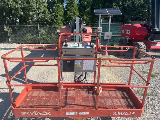 2017 Skyjack SJ63AJ Articulating Boom Lift