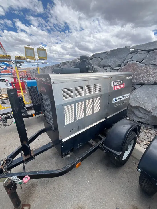 2019 Lincoln Electric VANTAGE 435 Welder