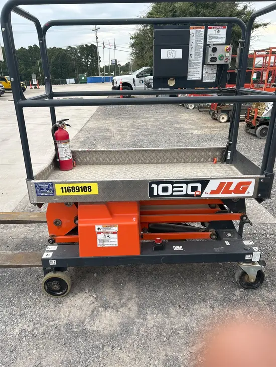 2023 JLG 1030P Pusharound Lift