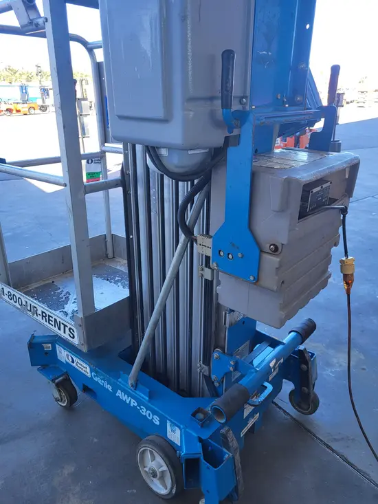 2017 Genie AWP-30SDC Pusharound Lift