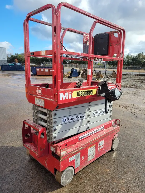 2018 MEC MICRO 19 Scissor Lift