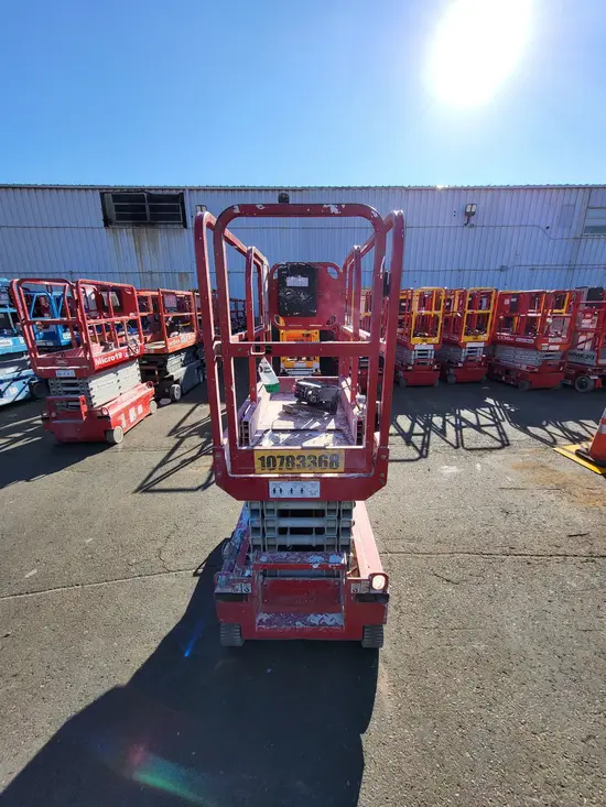 2018 MEC MICRO 19 Scissor Lift