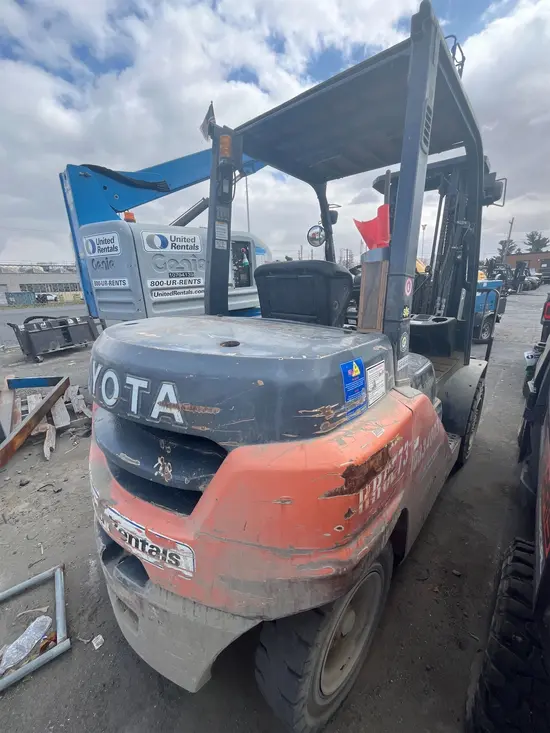 2018 Toyota 8FD35U Warehouse Forklift