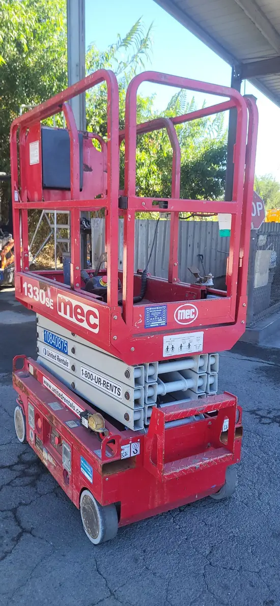 2018 MEC 1330SE Scissor Lift