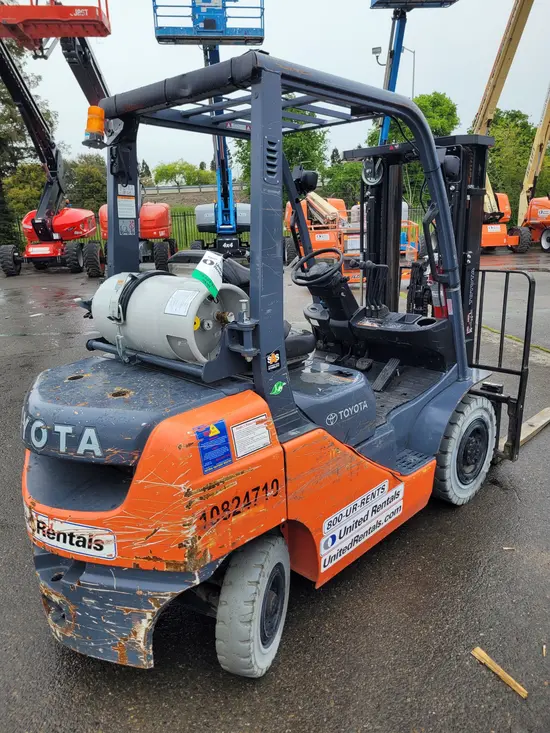 2018 Toyota 8FGU25 Warehouse Forklift