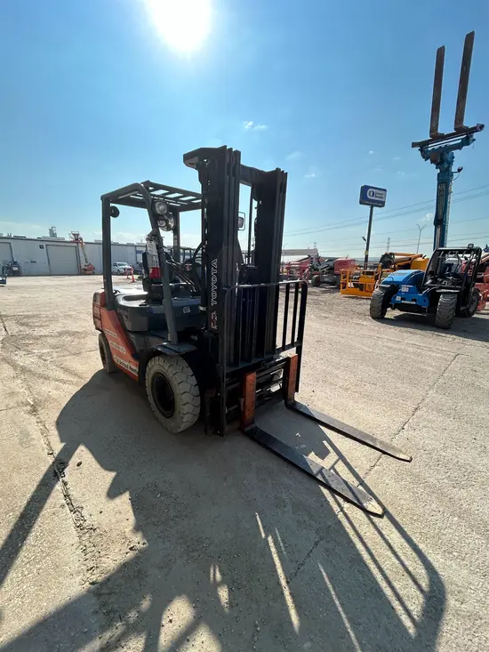 2019 Toyota 8FDU25 Warehouse Forklift